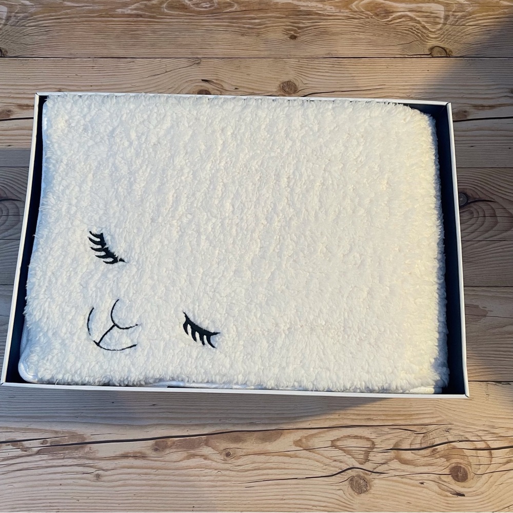 Bath & Body Works Lambie Blanket *RARE*